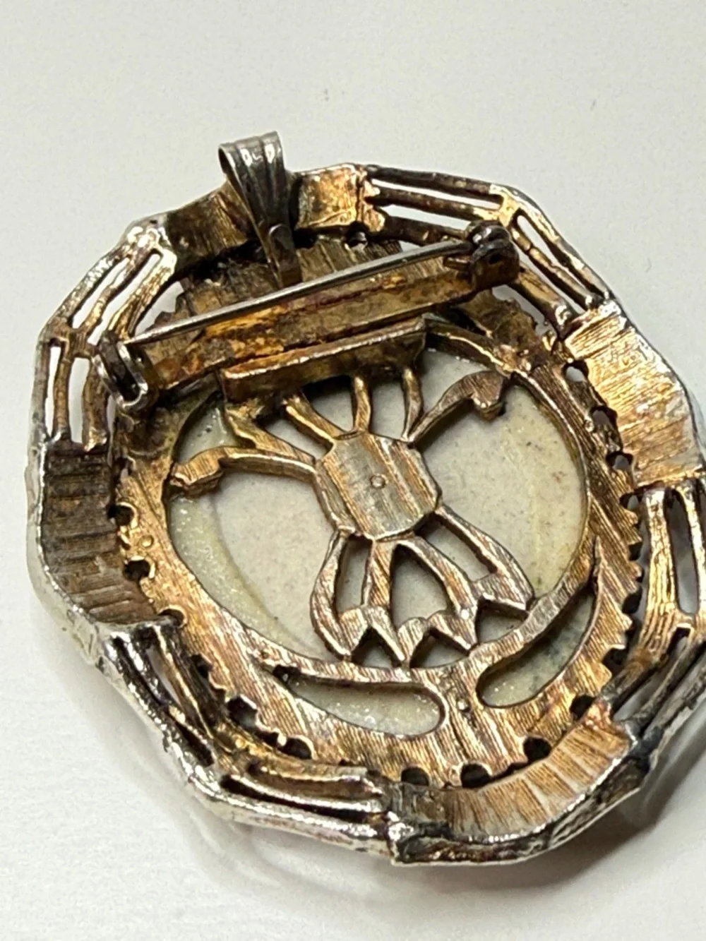 N/A oval brooch